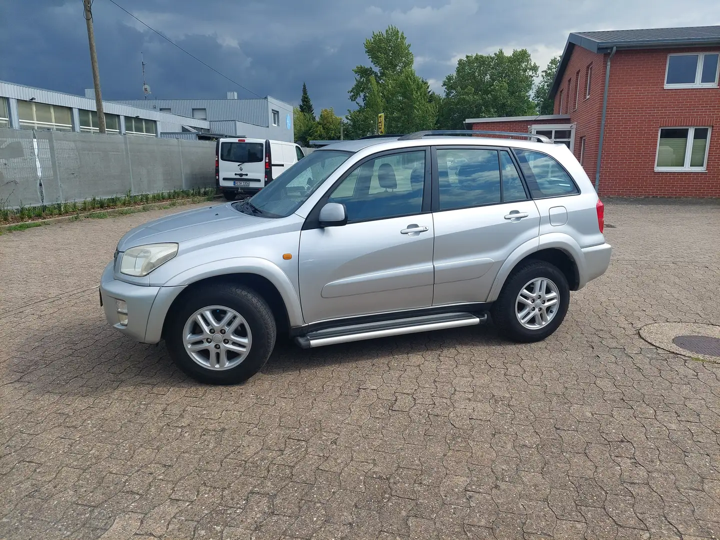Toyota RAV 4 1.8 Klima,LM-Felgen, ZV,Tüv neu bis 07/2027 Argent - 2