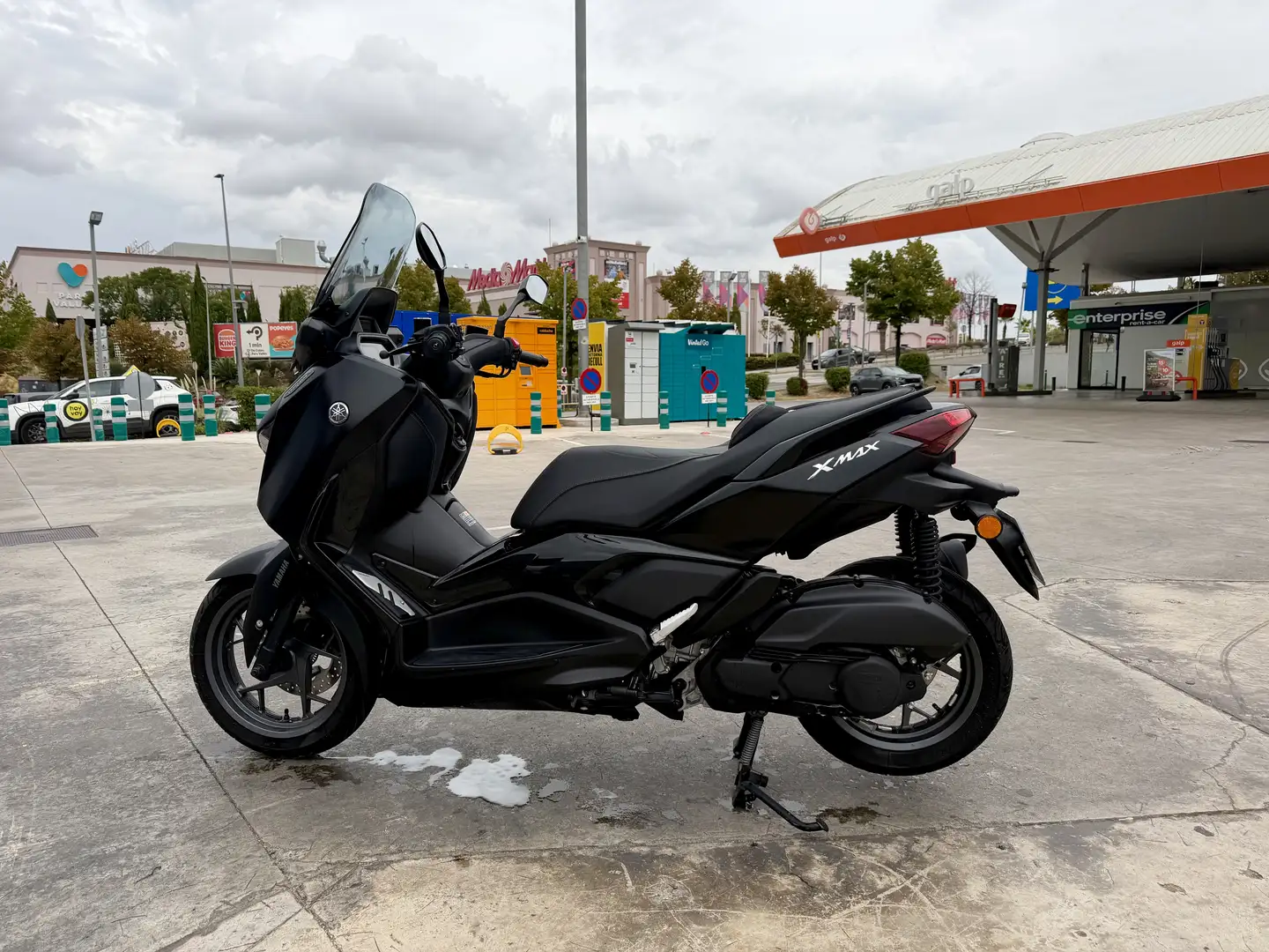 Yamaha X-Max 125 Yamaha XMAX 125 Tech MAX en color negro. へ XMAX 12 Negro - 1