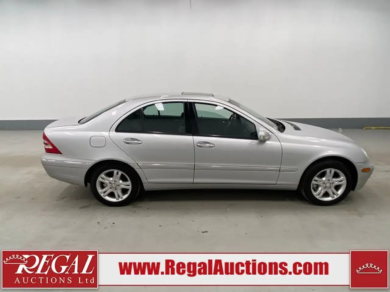 Mercedes-Benz C-Class снимка Mercedes-Benz C-Class