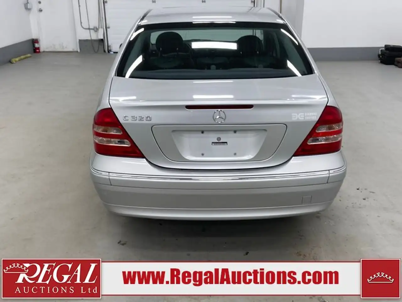 Mercedes-Benz C-Class снимка Mercedes-Benz C-Class