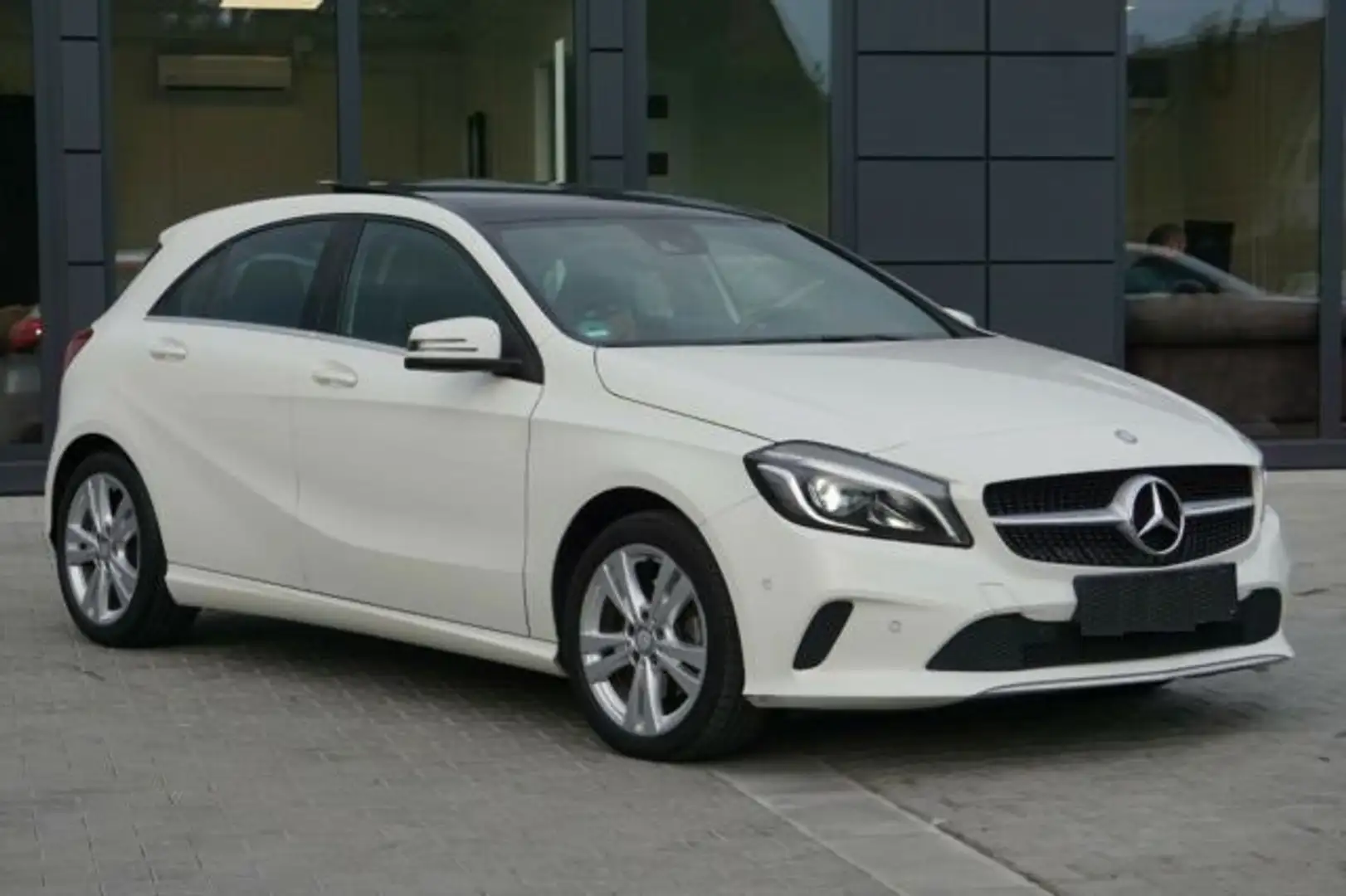 Mercedes-Benz A 220 A 220 d Business 4matic 177cv auto Bianco - 1