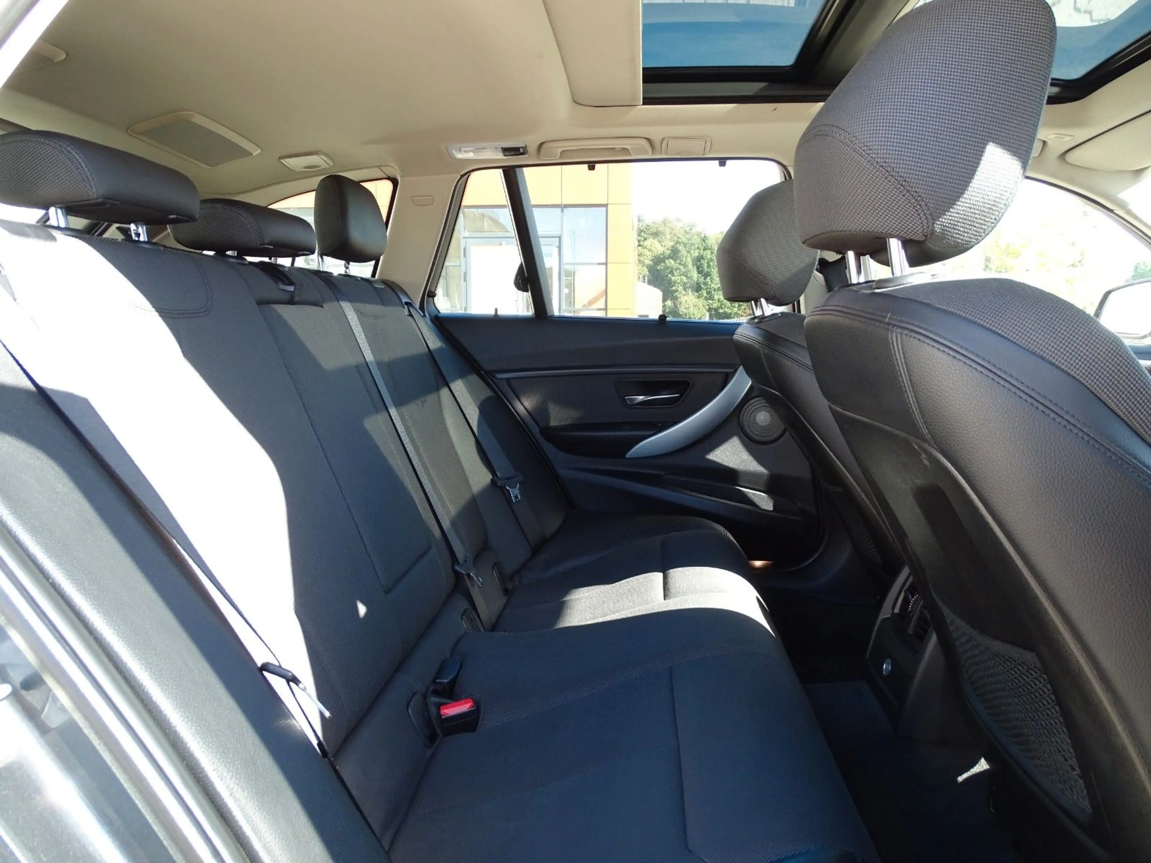 BMW 325 D Touring*M-PACKET*PANORAMA*TÜV NEU — photo 11