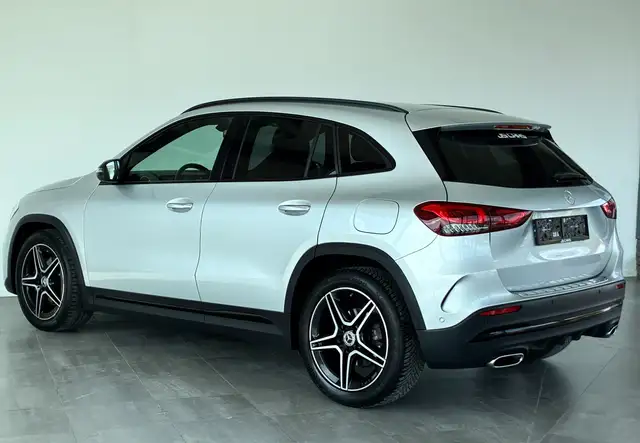 Mercedes-Benz Gla Class view 9