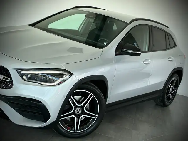 Mercedes-Benz Gla Class view 3