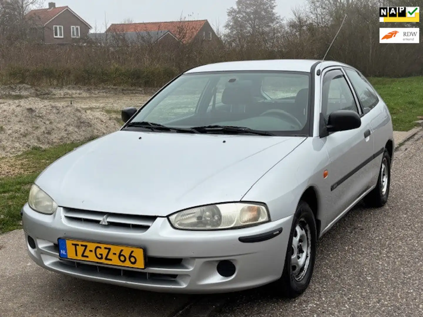 Mitsubishi Colt 1.3 GLi 3-Drs Stuurbekrachtiging Audio-CD/MP3 Geti Grau - 1