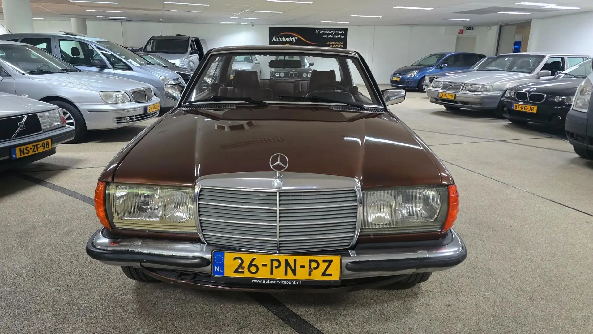 Mercedes-Benz CE 280 200-280 (W115) CE. Automaat! Met LPG!! Oldtimer!! Bruin - 2