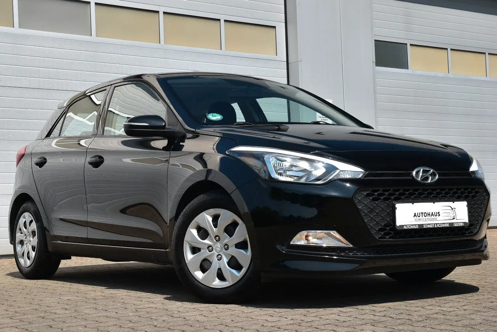 Hyundai i20 Go Klima, SHZ, TÜV 02/2027, Scheckheft Schwarz - 1