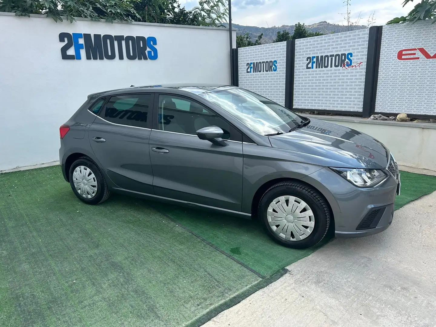 SEAT Ibiza 1.0 Style 75cv Gris - 2