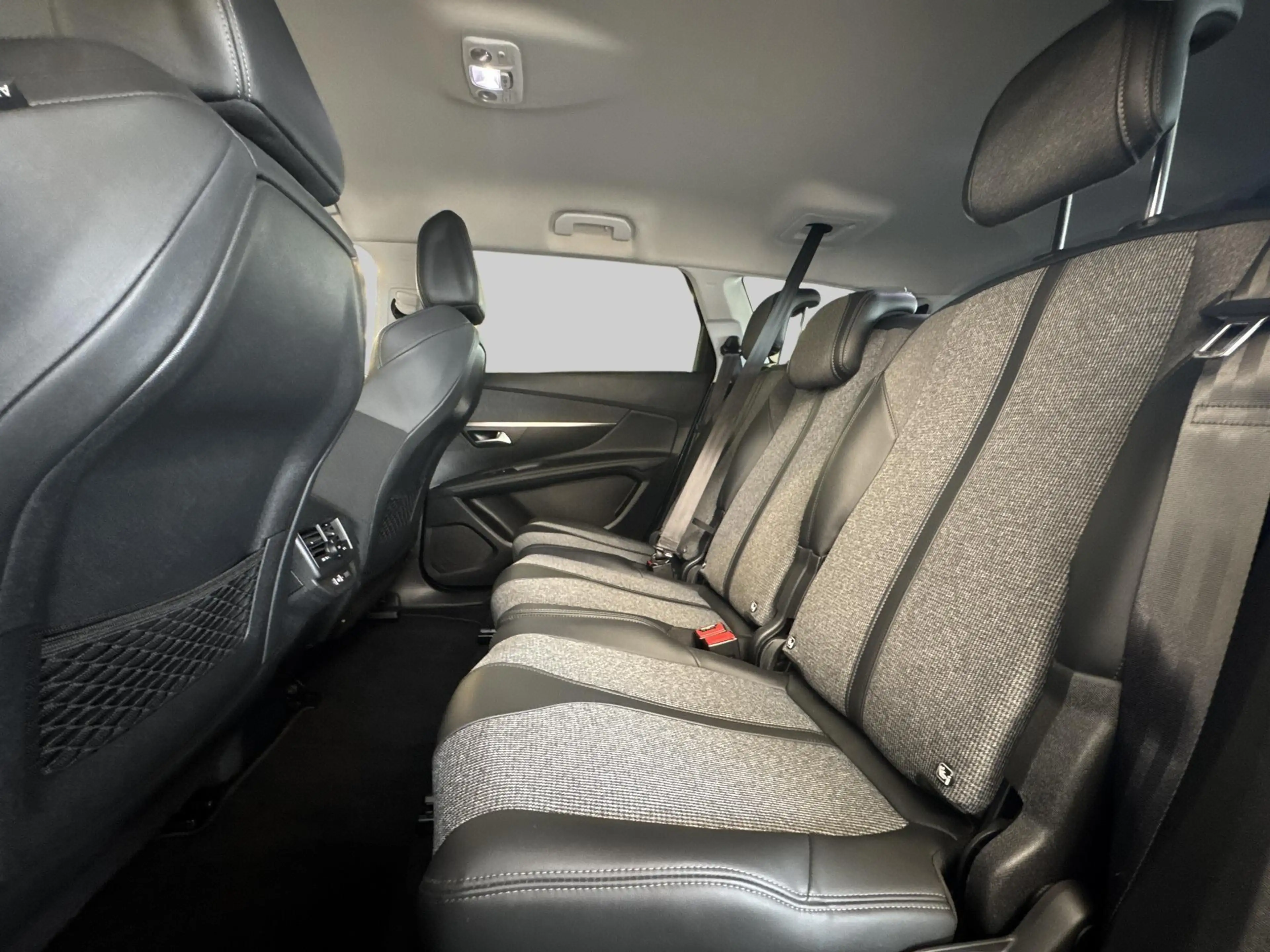 Peugeot 5008 1.2 PureTech Blue Lease Premium Avantage — photo 6