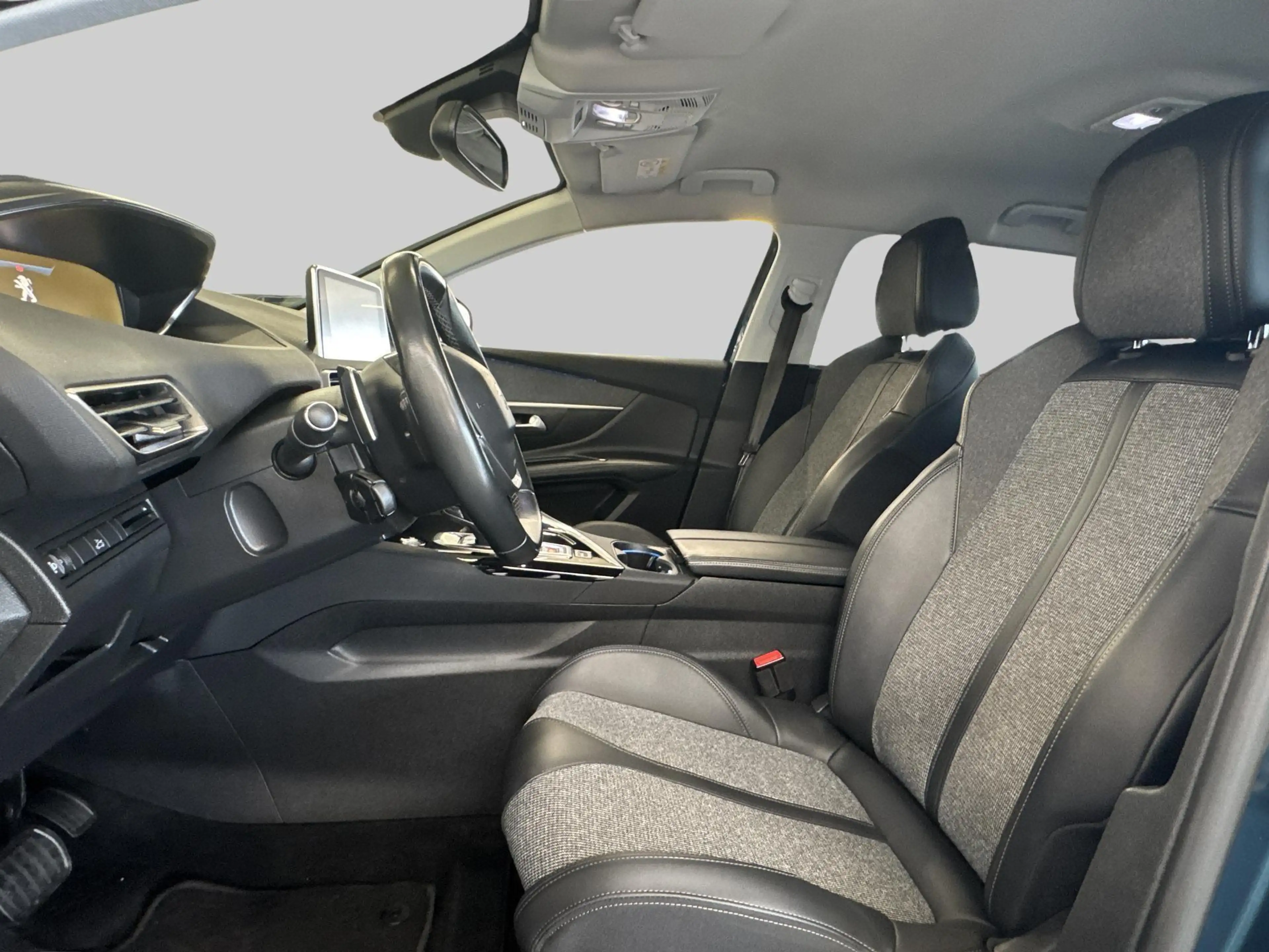 Peugeot 5008 1.2 PureTech Blue Lease Premium Avantage — photo 12
