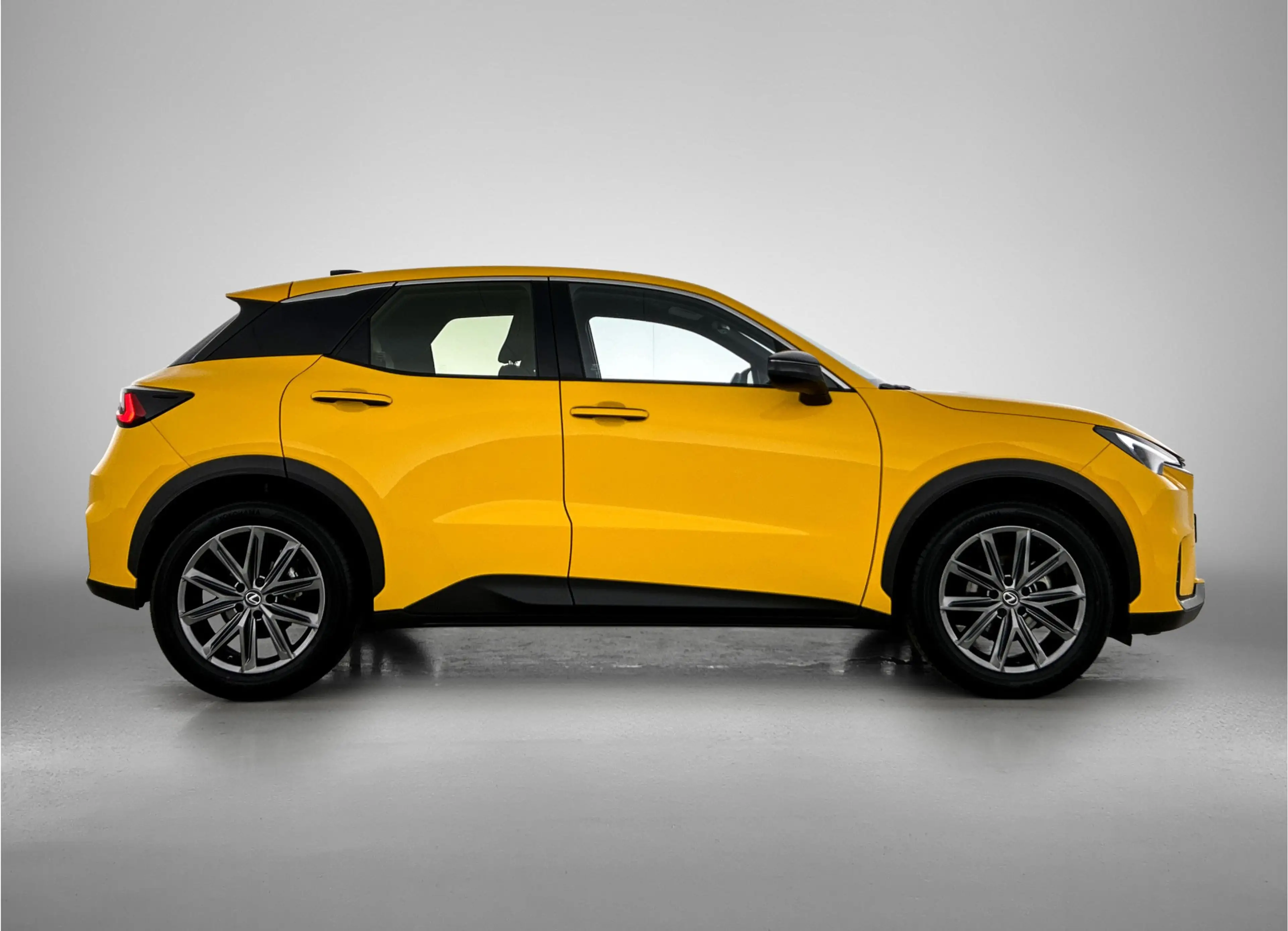Lexus LBX Relax 2WD Limited + | Tech Pack | — photo 12
