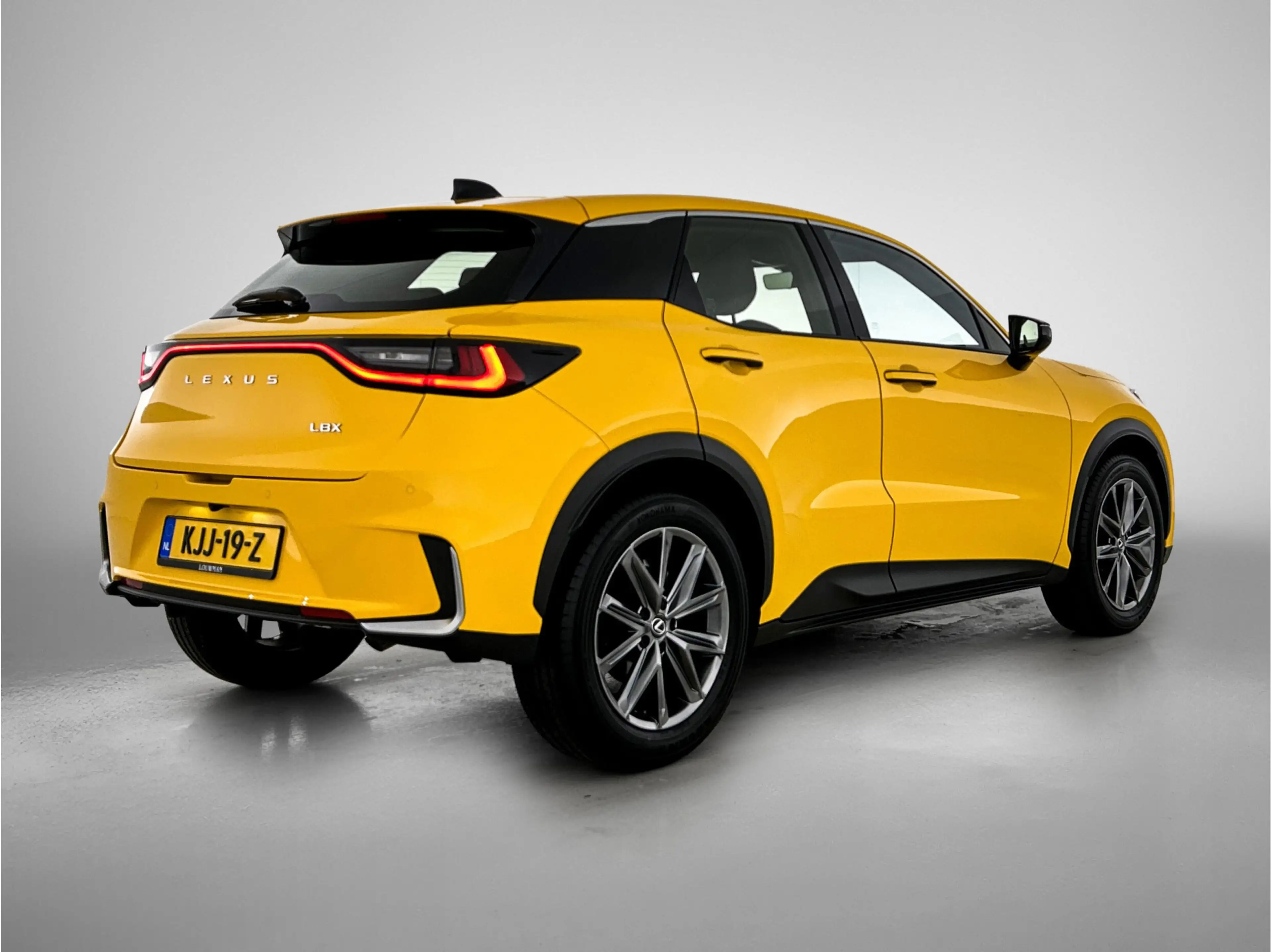 Lexus LBX Relax 2WD Limited + | Tech Pack | — photo 2
