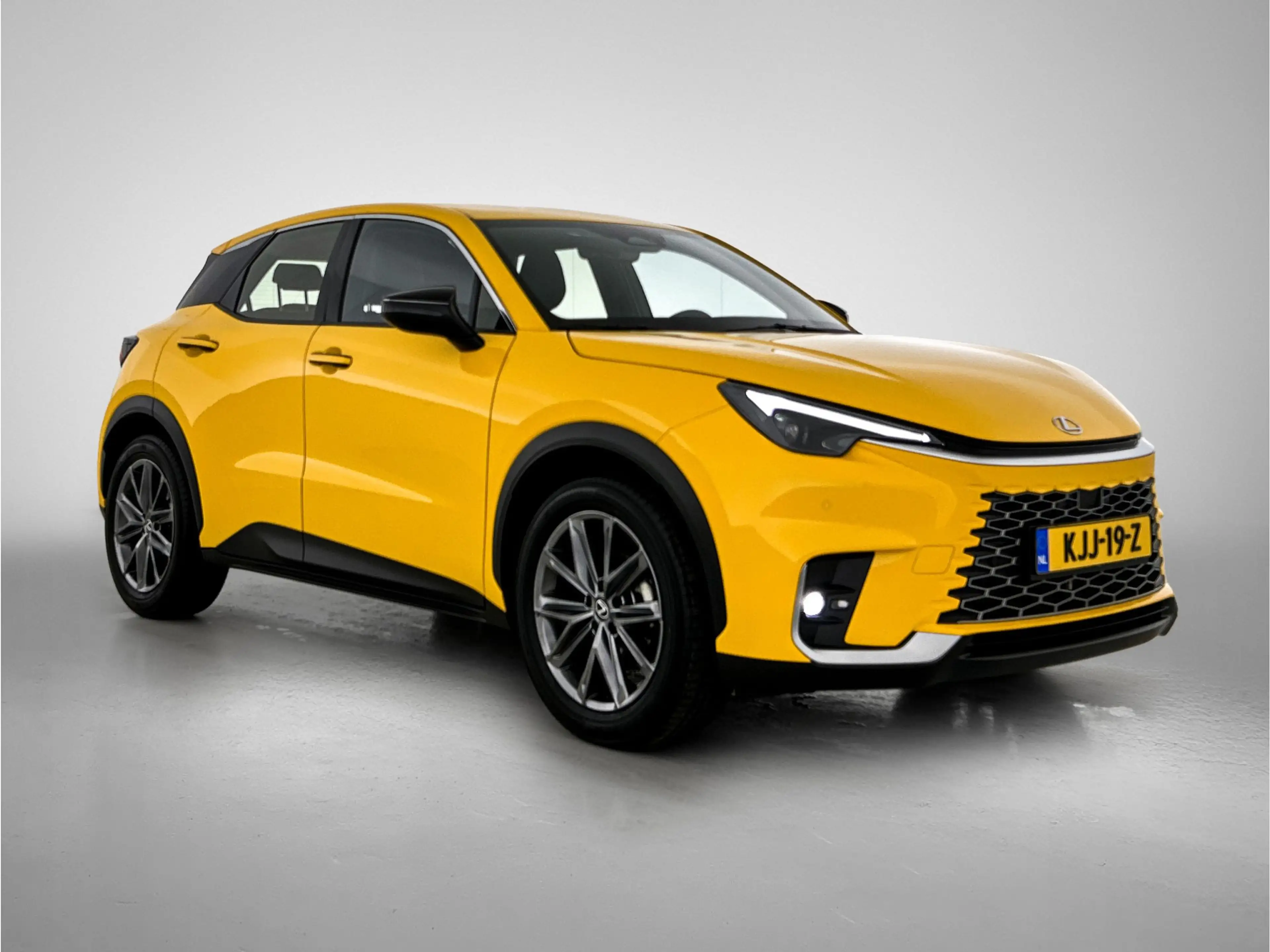 Lexus LBX Relax 2WD Limited + | Tech Pack | — photo 13