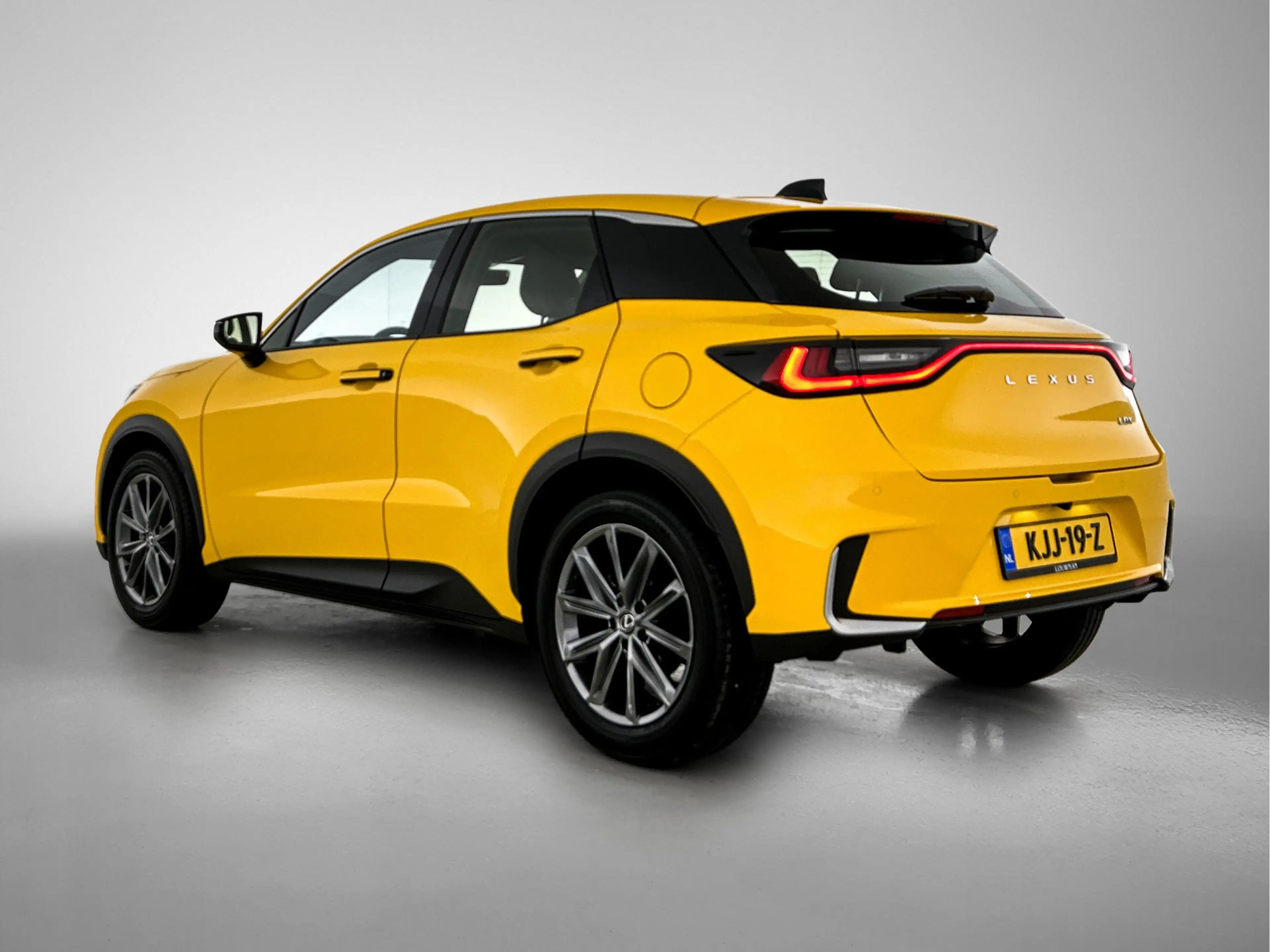 Lexus LBX Relax 2WD Limited + | Tech Pack | — photo 14