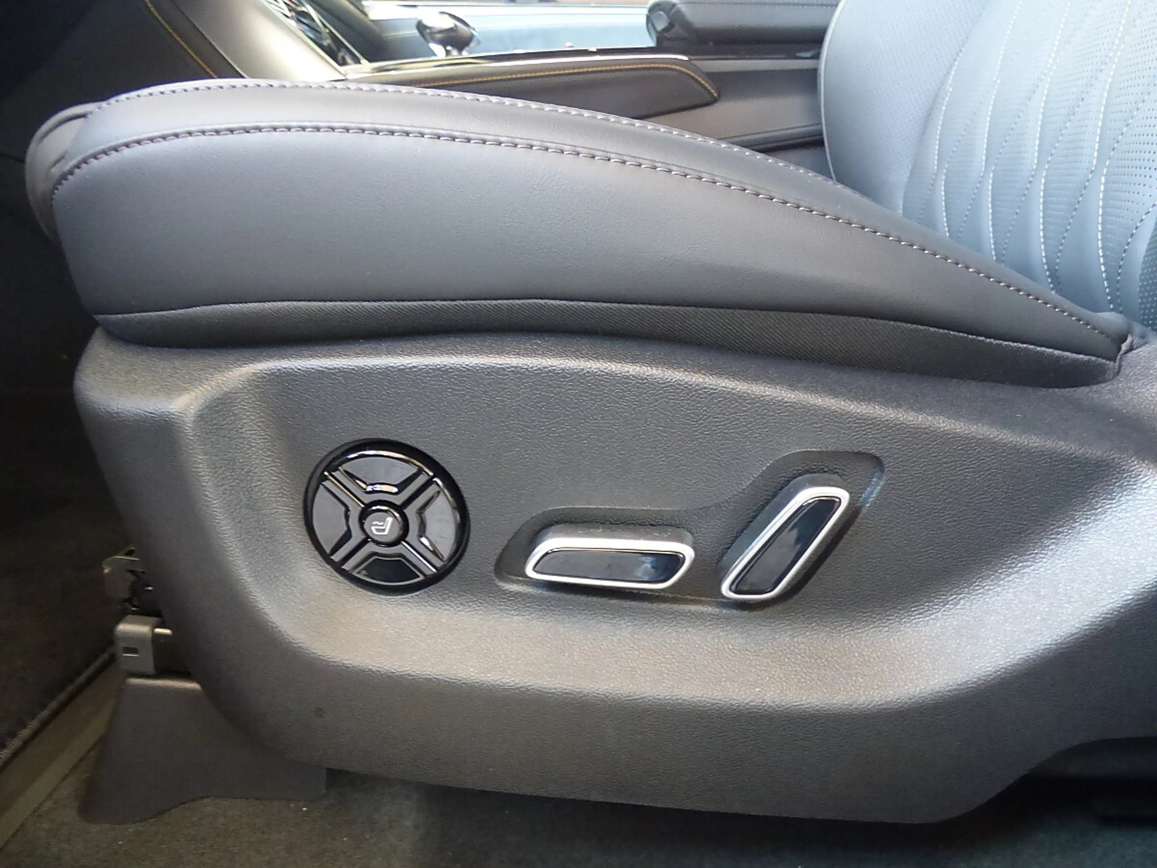 BYD Tang 108,8 kWh Österreich Paket Flagship LAGER — photo 10