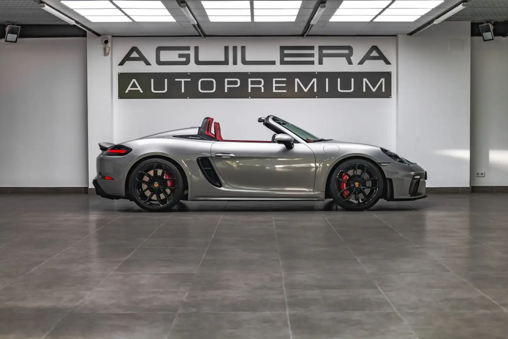Porsche 718 Spyder Plateado - 2