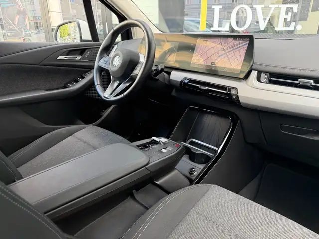 BMW 2 Series view 10