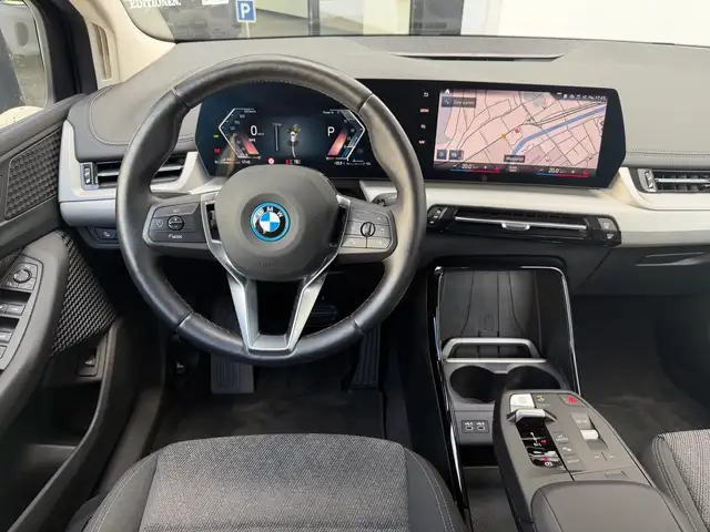 BMW 2 Series view 4