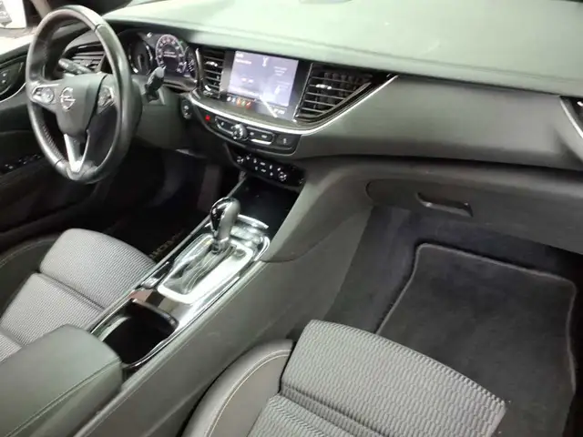 Opel Insignia view 9