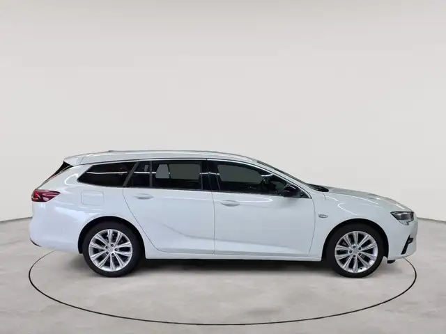 Opel Insignia view 3