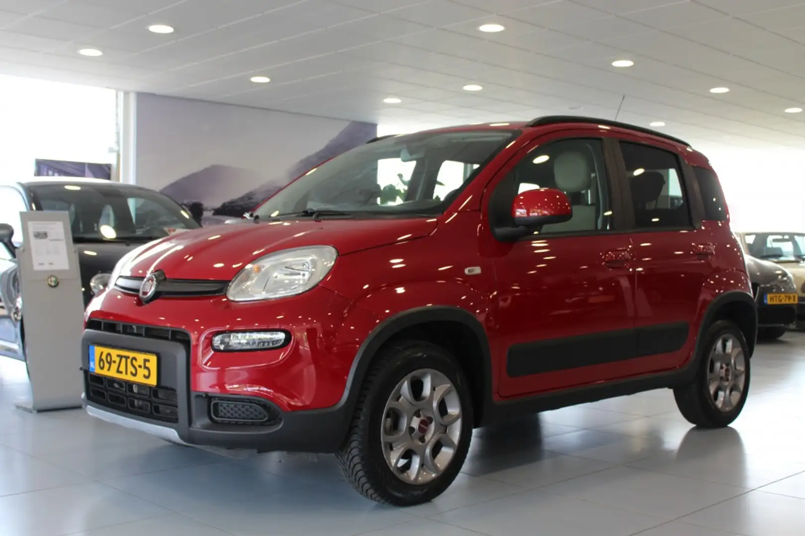 Fiat Panda 0.9 TwinAir 4x4 Cl./AIRCO/CRUISE/TREKHAAK Rood - 2