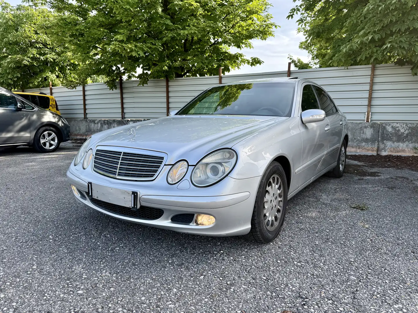 Mercedes-Benz E 270 Avantgarde CDI Grau - 1