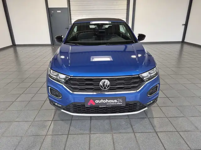 Volkswagen T-Roc view 2