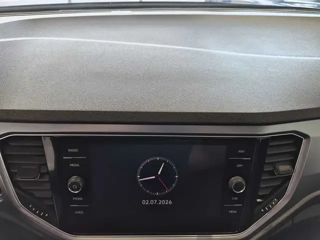 Volkswagen T-Roc view 11
