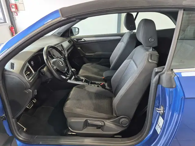 Volkswagen T-Roc view 8
