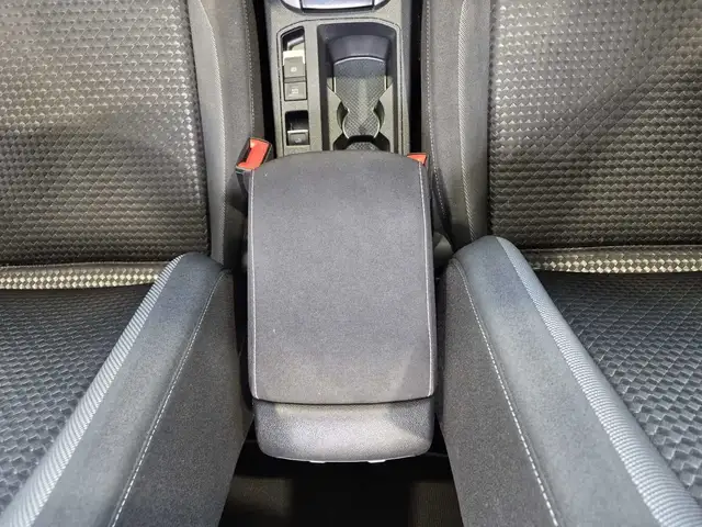 Volkswagen T-Roc view 13