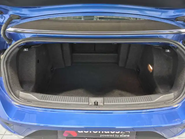 Volkswagen T-Roc view 6