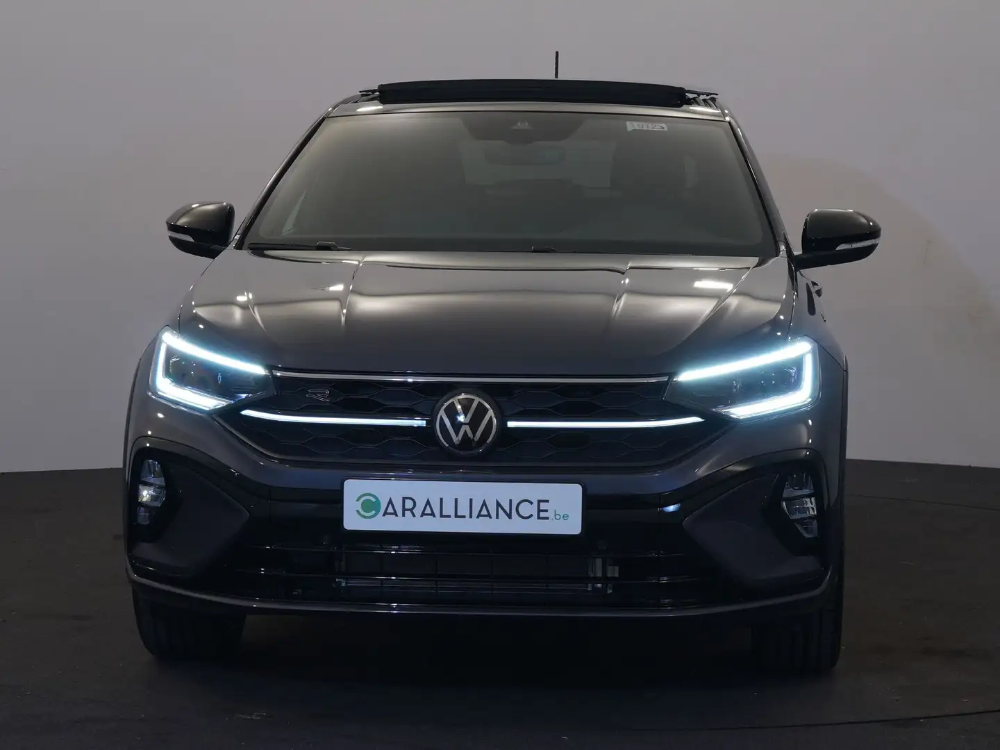 Volkswagen Taigo R-Line  1.0TSI|DSG|BlackStyle|Pano|JA18|NavByAPP|M Gris - 2