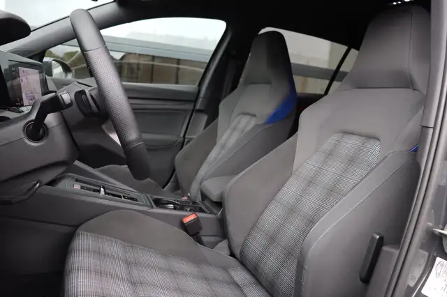 Volkswagen Golf view 4