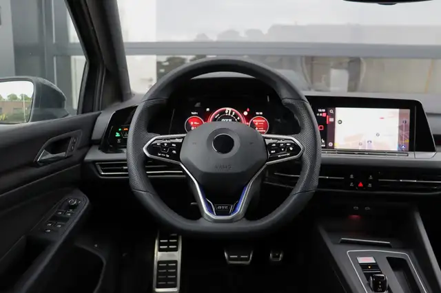 Volkswagen Golf view 3
