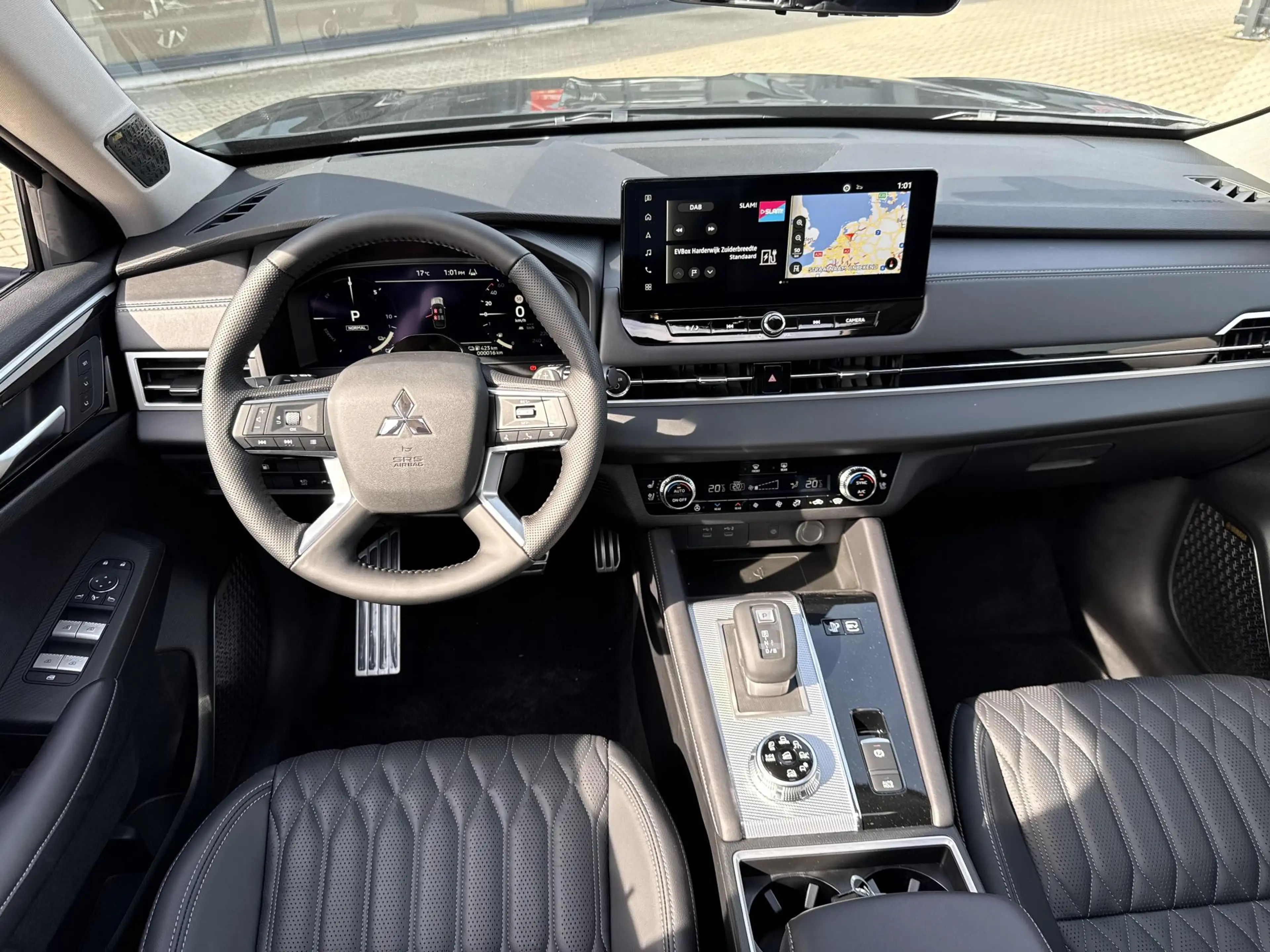 Mitsubishi Outlander 2.4 PHEV Instyle *Nieuwe auto!* — photo 3