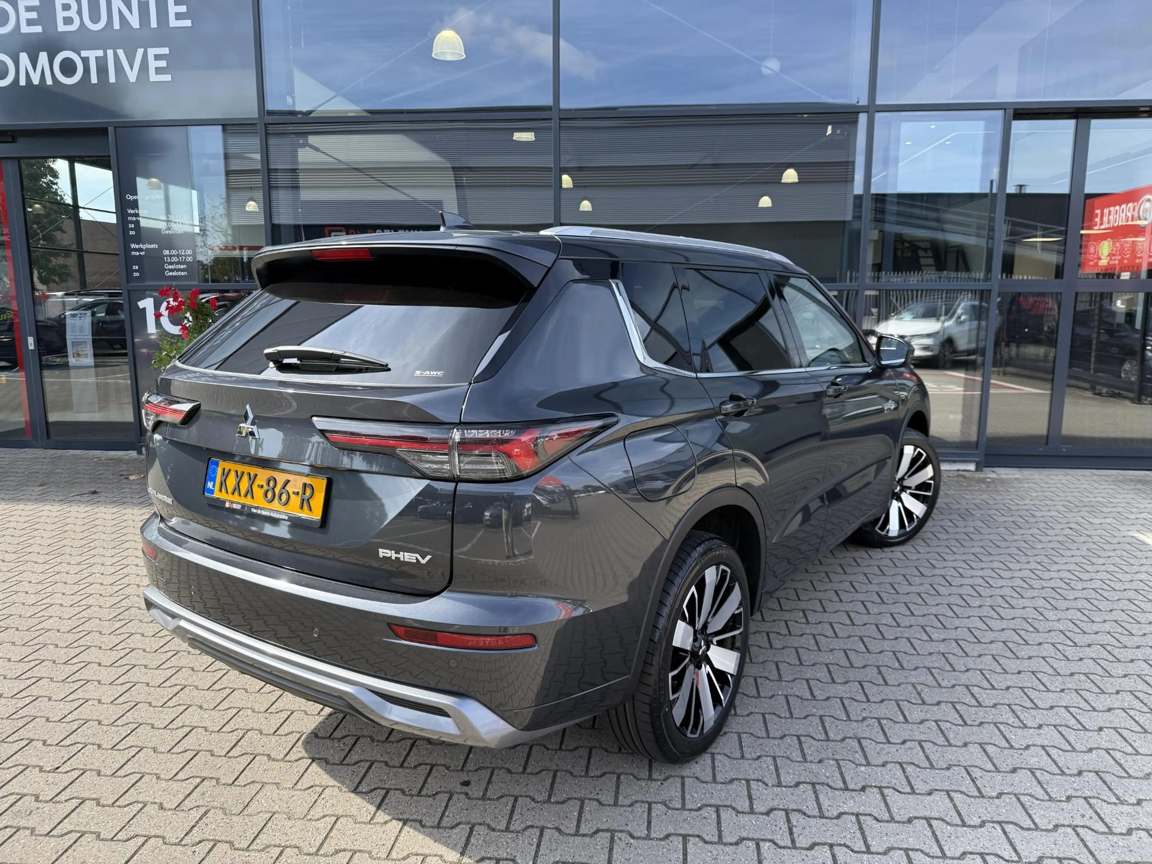 Mitsubishi Outlander 2.4 PHEV Instyle *Nieuwe auto!* — photo 2