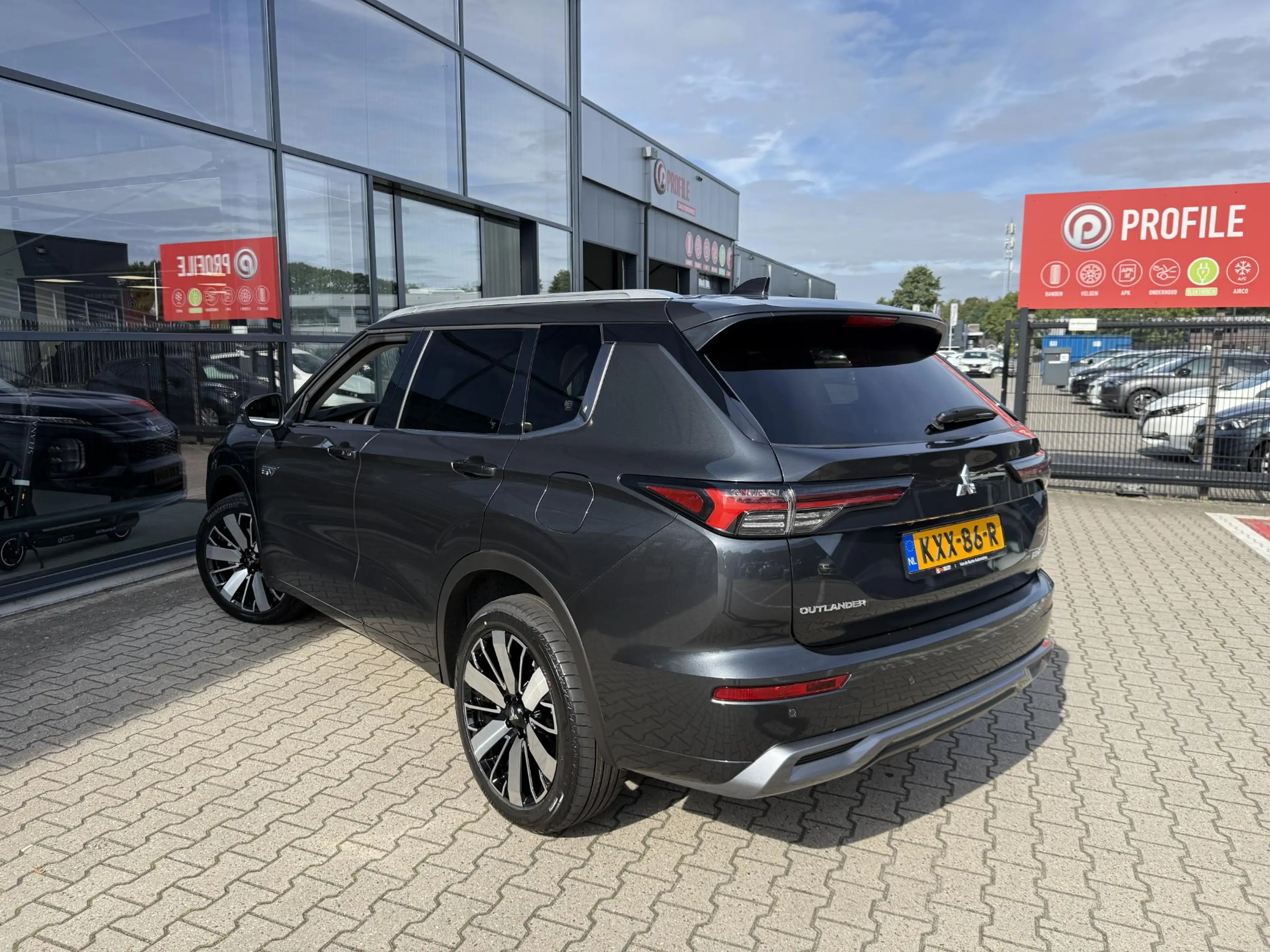 Mitsubishi Outlander 2.4 PHEV Instyle *Nieuwe auto!* — photo 9