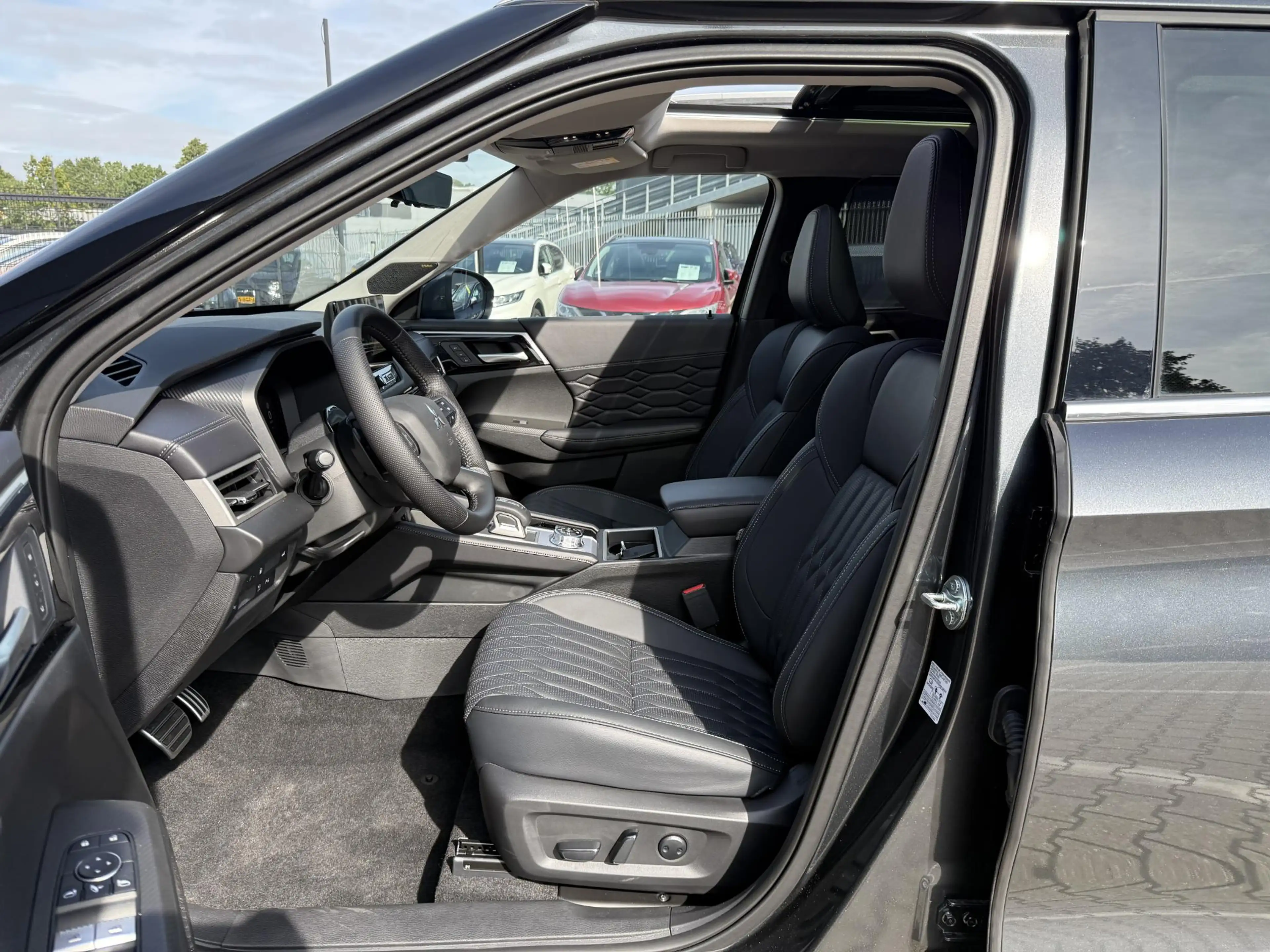 Mitsubishi Outlander 2.4 PHEV Instyle *Nieuwe auto!* — photo 11