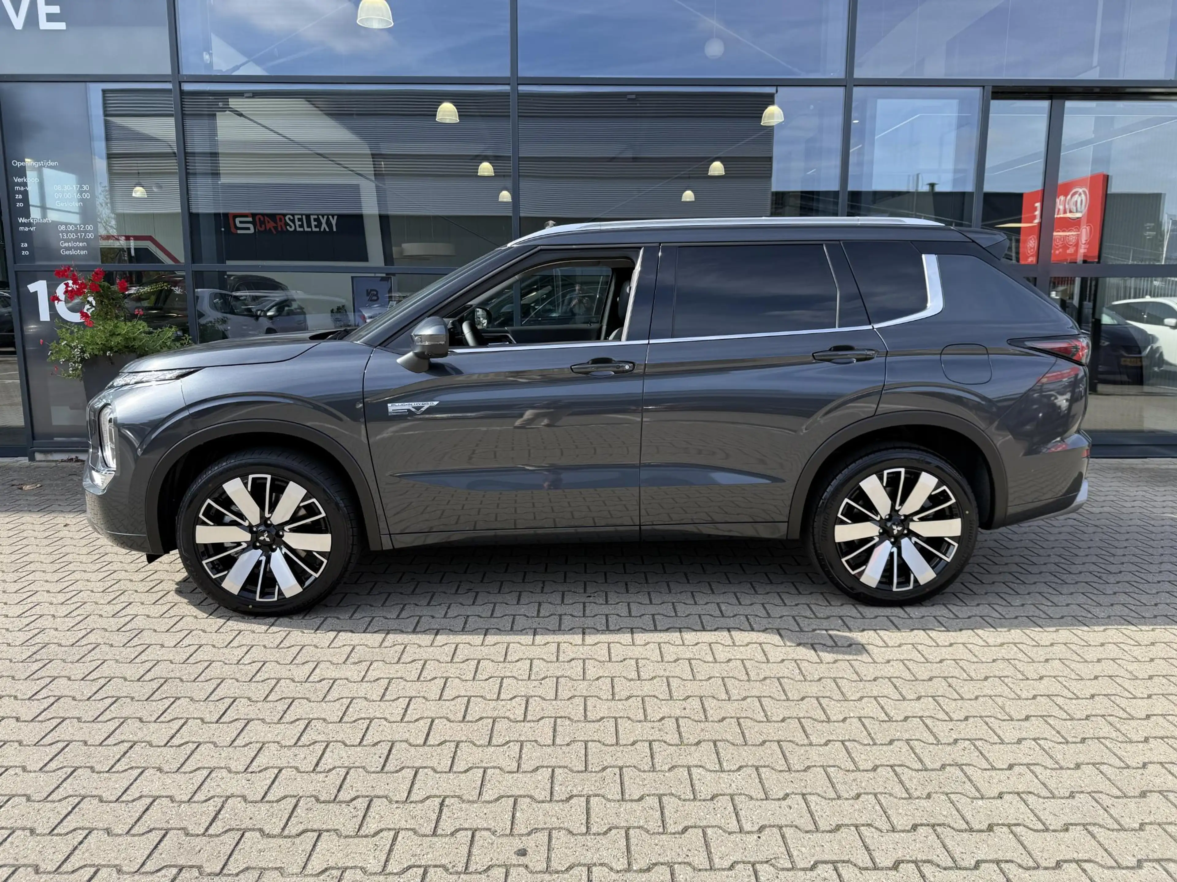 Mitsubishi Outlander 2.4 PHEV Instyle *Nieuwe auto!* — photo 5