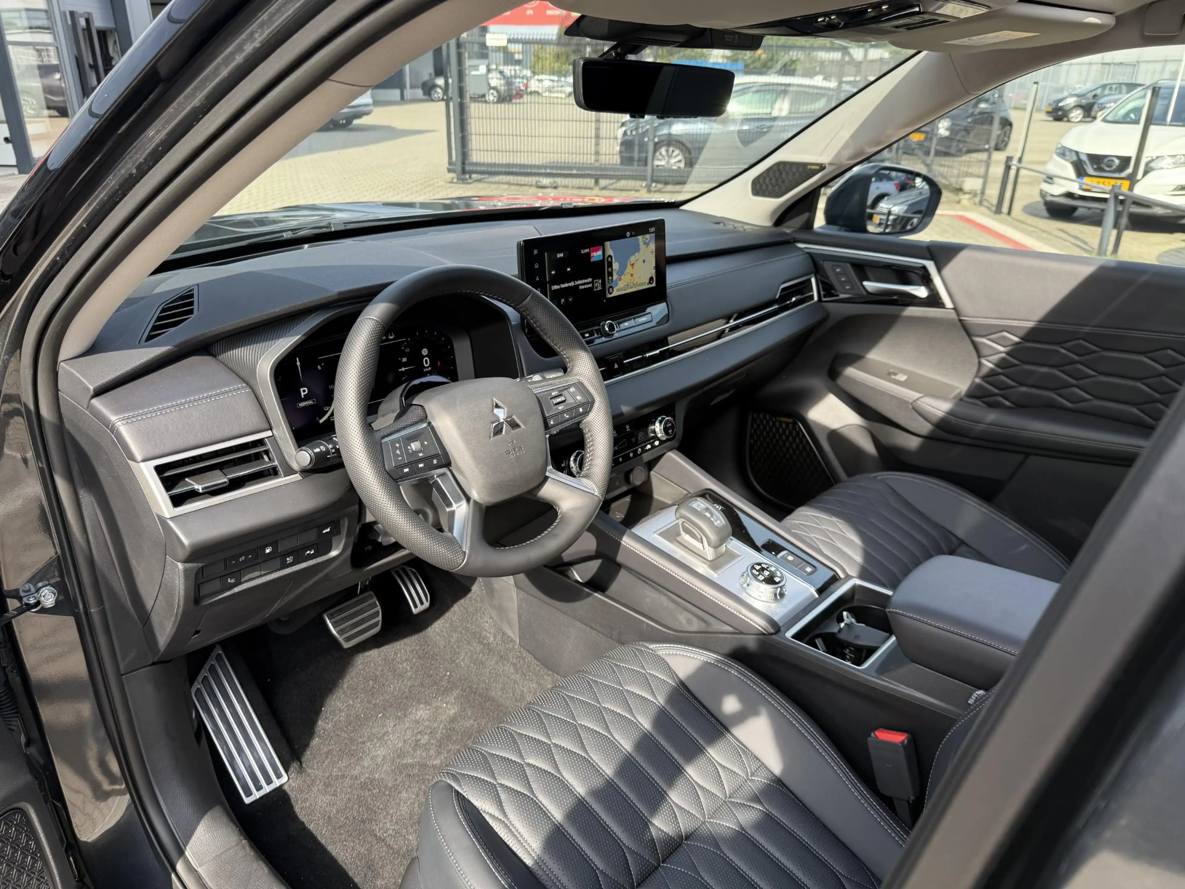 Mitsubishi Outlander 2.4 PHEV Instyle *Nieuwe auto!* — photo 10
