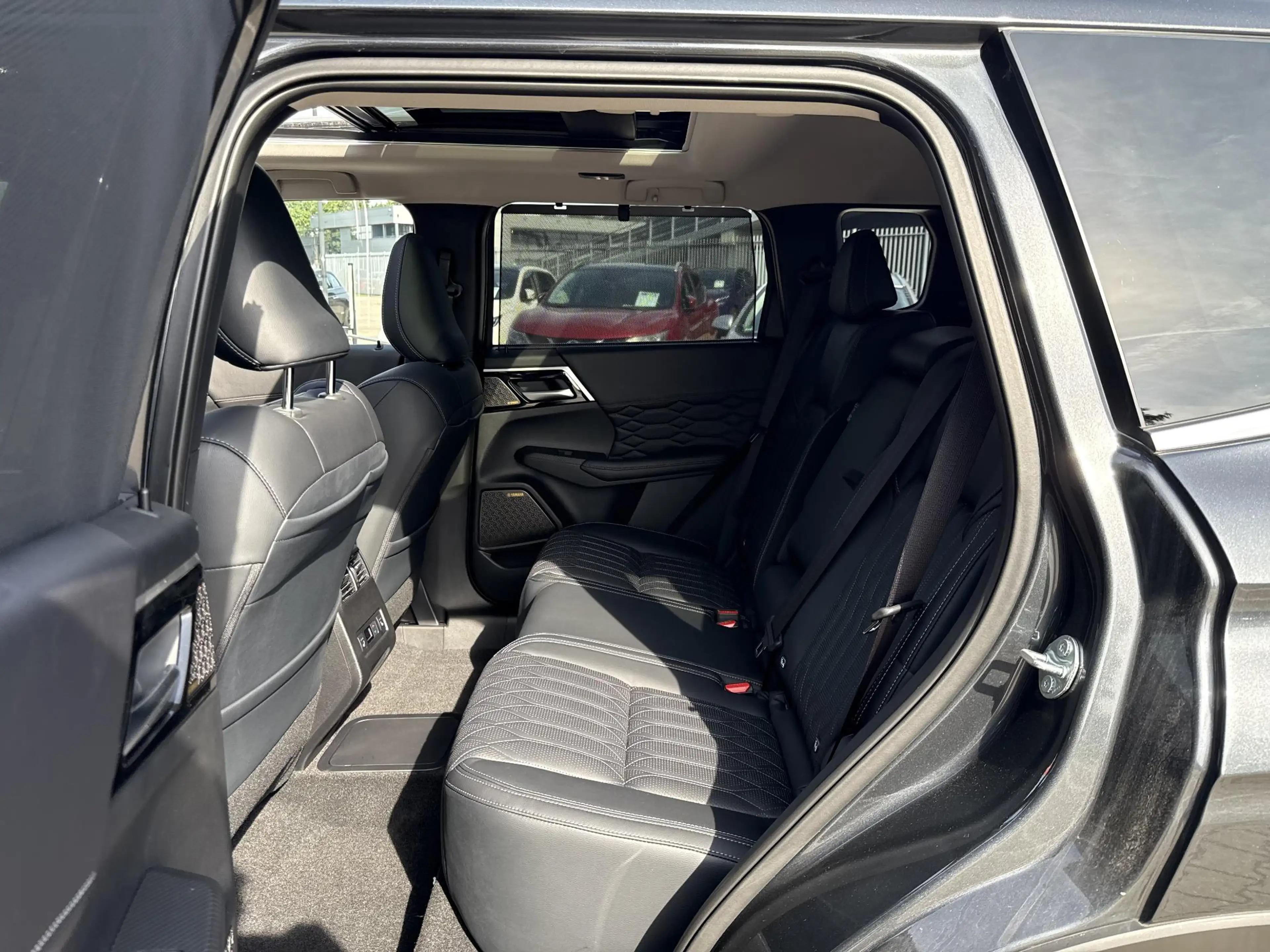 Mitsubishi Outlander 2.4 PHEV Instyle *Nieuwe auto!* — photo 14