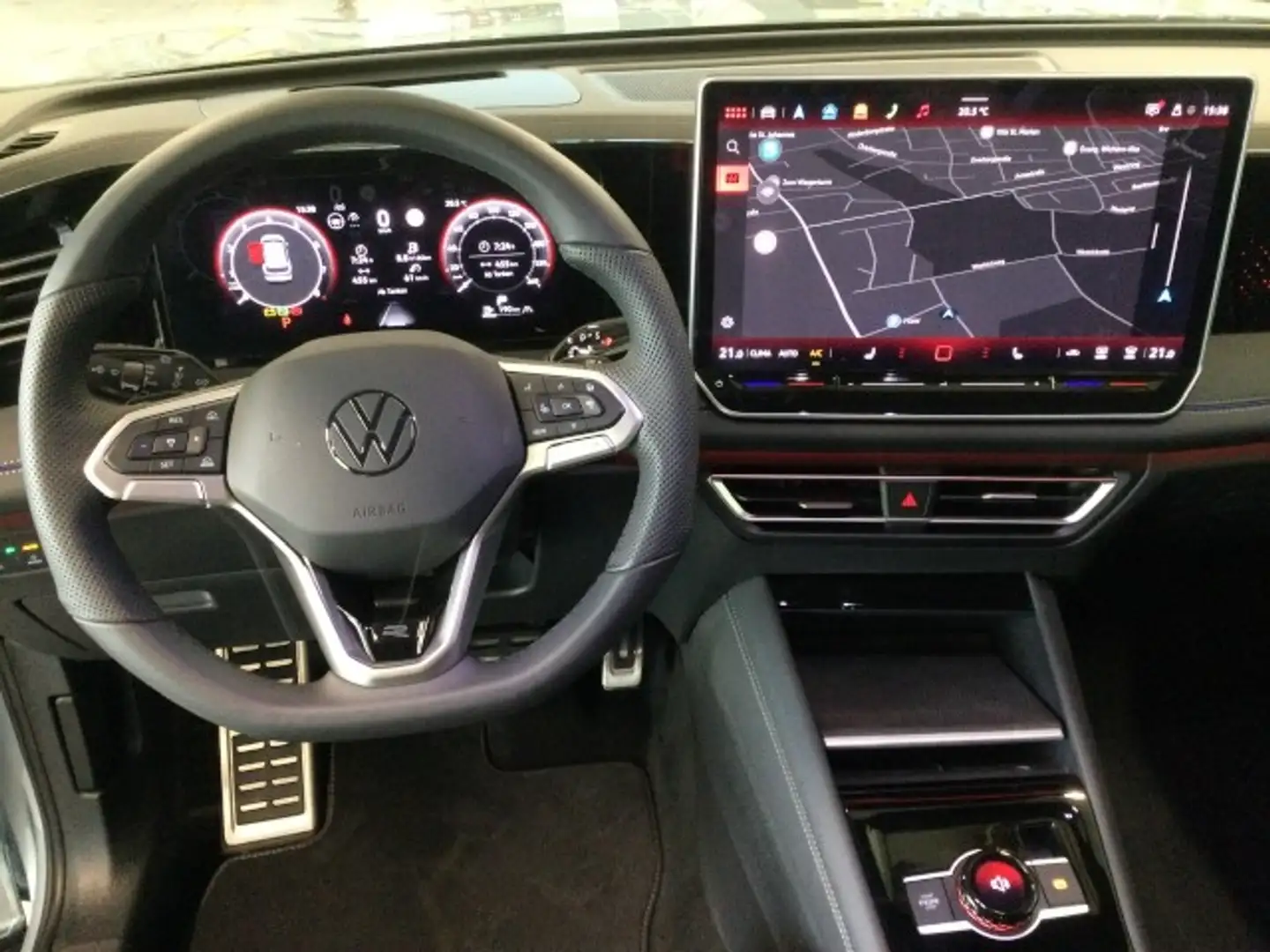 Volkswagen Tiguan R-Line 1.5 eTSI DSG Sthz AHK DCC Area View Klima Silber - 2