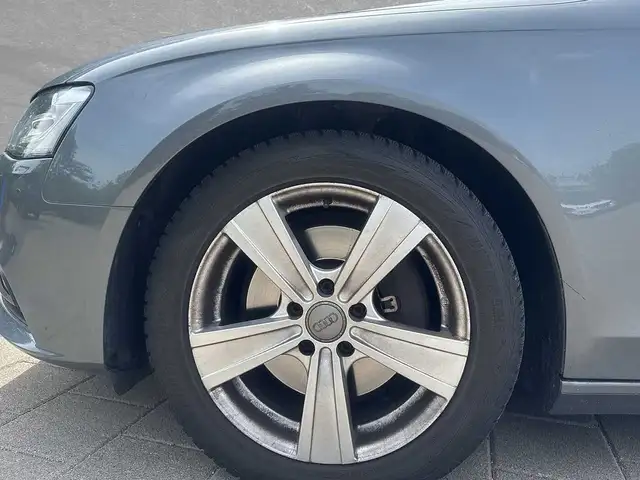 Audi A4 view 9
