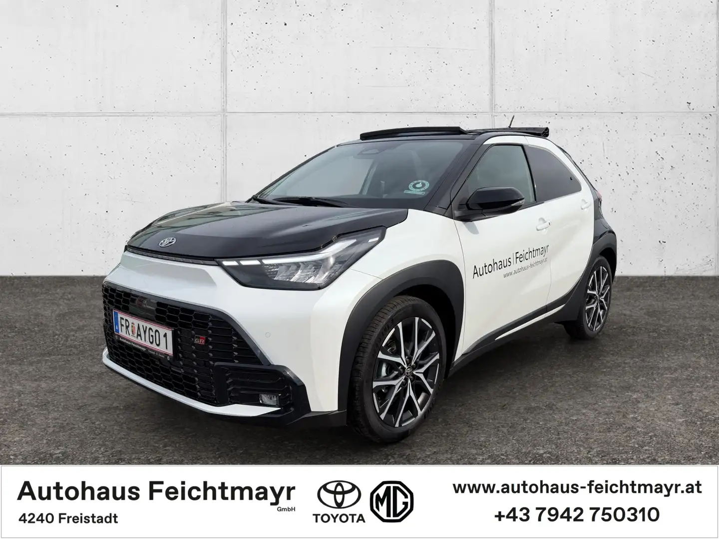 Toyota Aygo X X 1,5 VVT-i Hybrid GR-S 5t. Weiß - 1