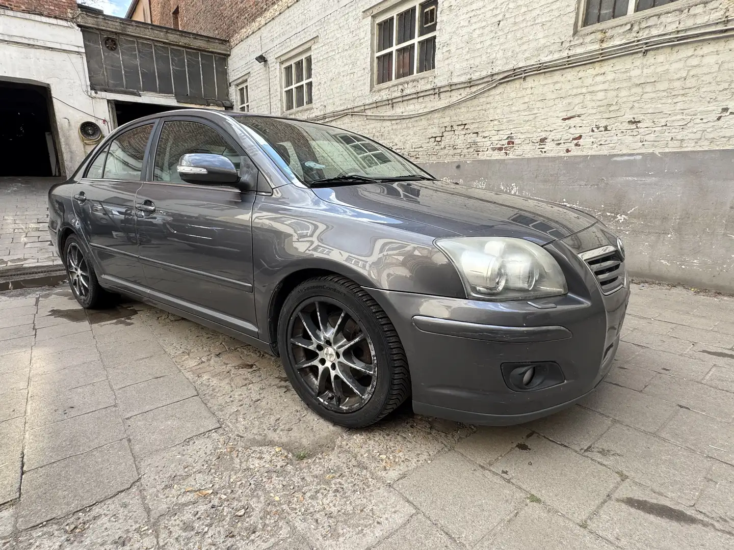 Toyota Avensis 1.8 VVT-i Sol Grijs - 1