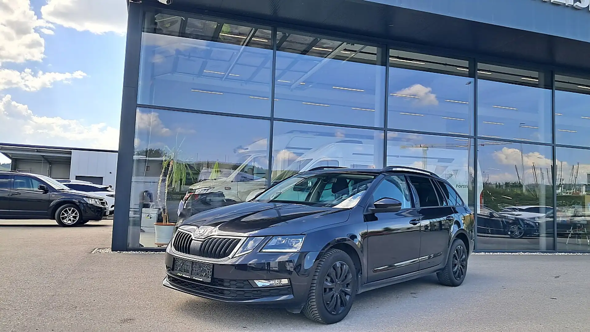 Skoda Octavia Combi 2,0 TDI Style Limited DSG Schwarz - 1