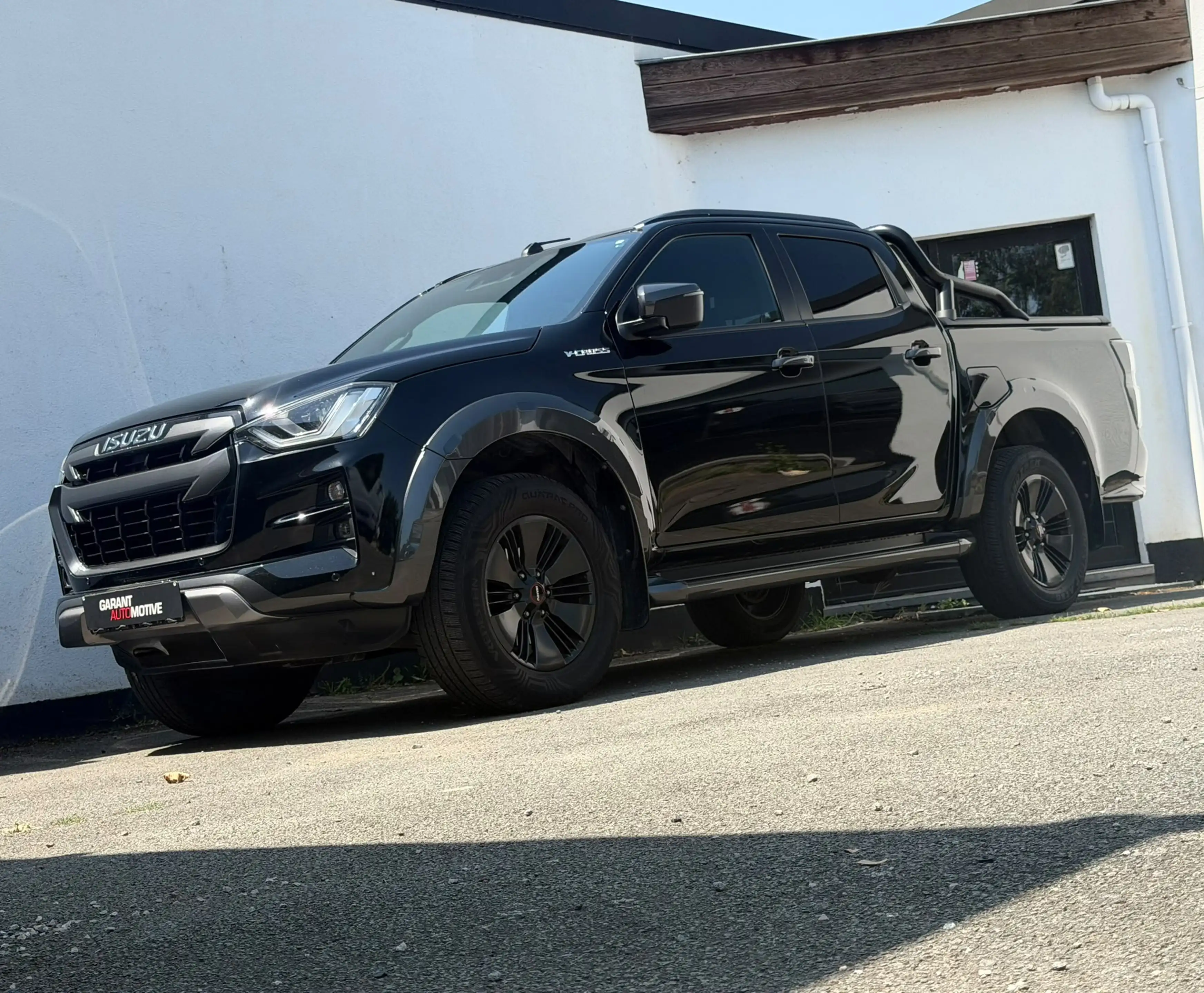 Isuzu D-Max 1.9 Turbo D 4WD *V-CROSS BLACK EDITION