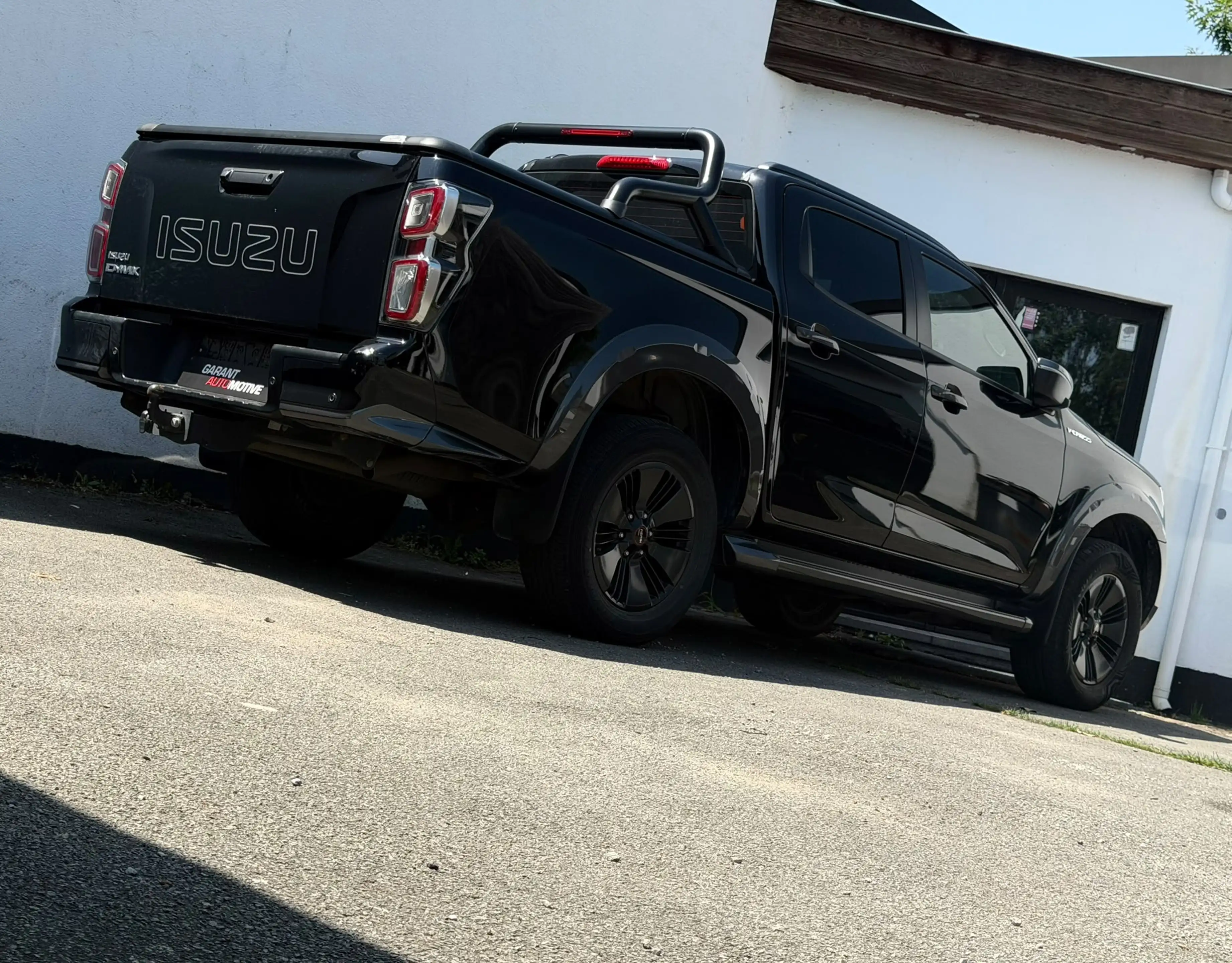 Isuzu D-Max 1.9 Turbo D 4WD *V-CROSS BLACK EDITION — photo 5