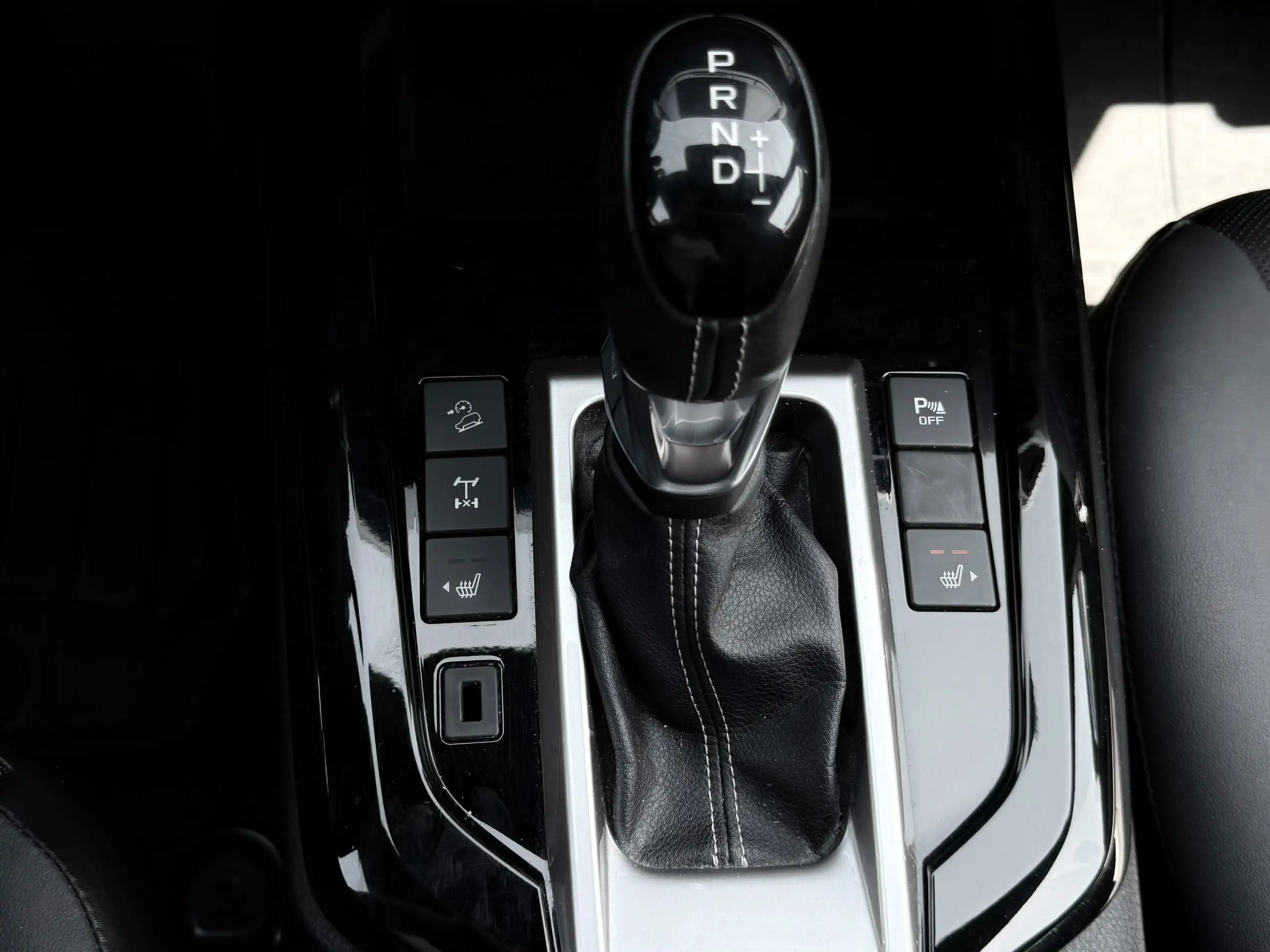 Isuzu D-Max 1.9 Turbo D 4WD *V-CROSS BLACK EDITION — photo 13