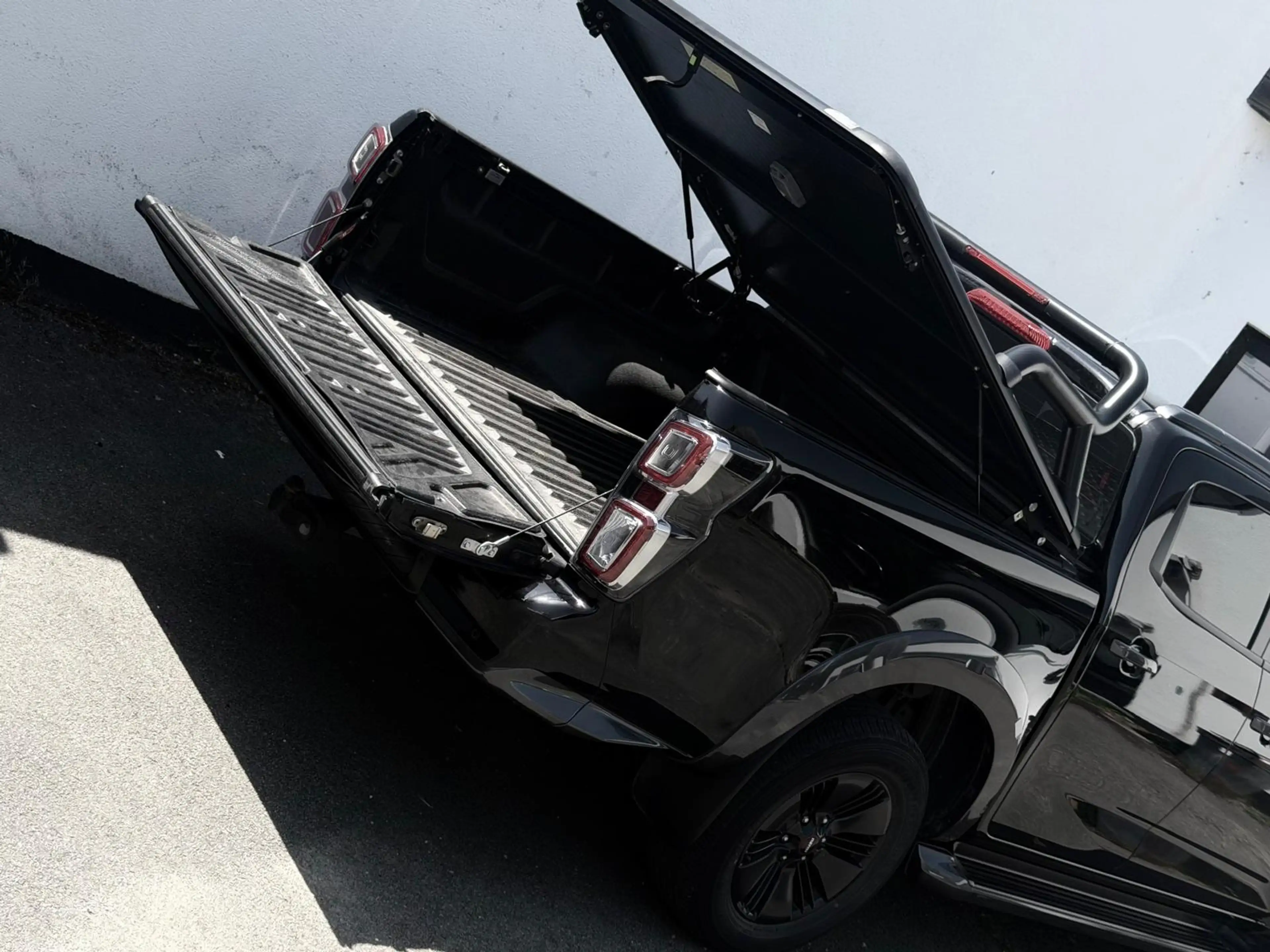 Isuzu D-Max 1.9 Turbo D 4WD *V-CROSS BLACK EDITION — photo 7
